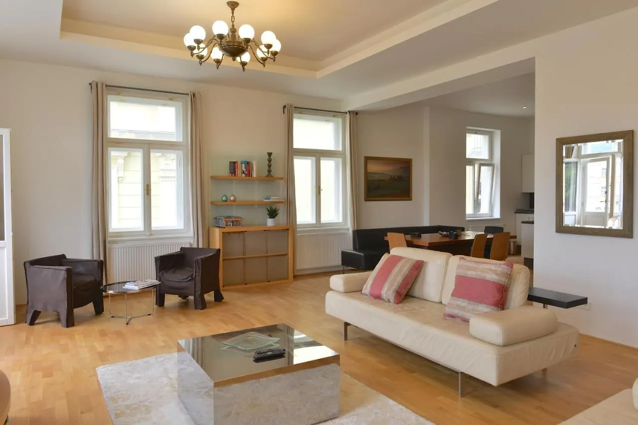 Kolonada Luxury 3 Bedroom Apartment Manes Mariënbad